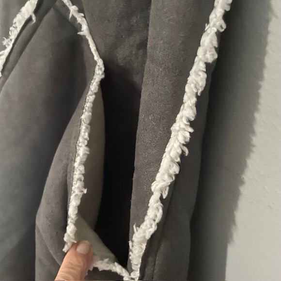 LuLaRoe Gray Faux Suede Sherpa Vest LARGE Festival Boho Western Cottage Country - Picture 4 of 6